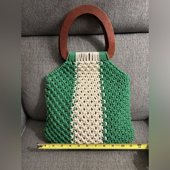 Shiraleah crochet purse with wooden handle - Picture 4 of 5